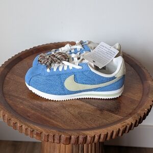 NEW Nike Women's Cortez SE Denim Sneaker Size 7.5